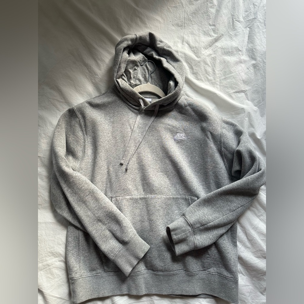 Gray Nike sweatshirt great condition, super comfy